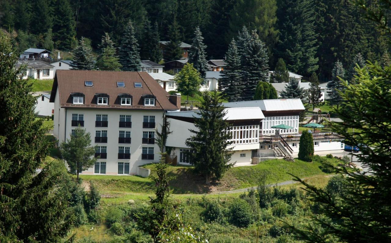 Waldhotel Feldbachtal Нойхаус-ам-Реннвег Экстерьер фото