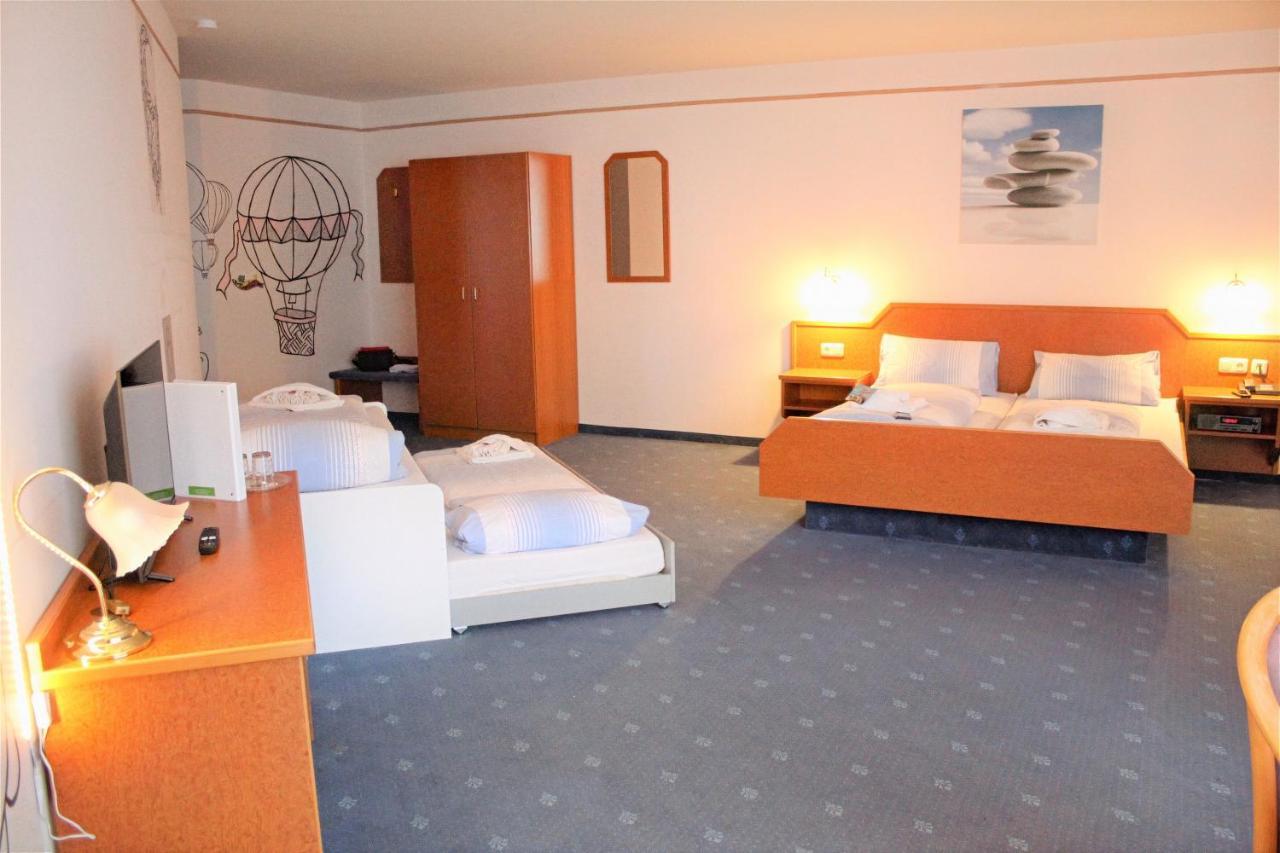 Waldhotel Feldbachtal Нойхаус-ам-Реннвег Экстерьер фото